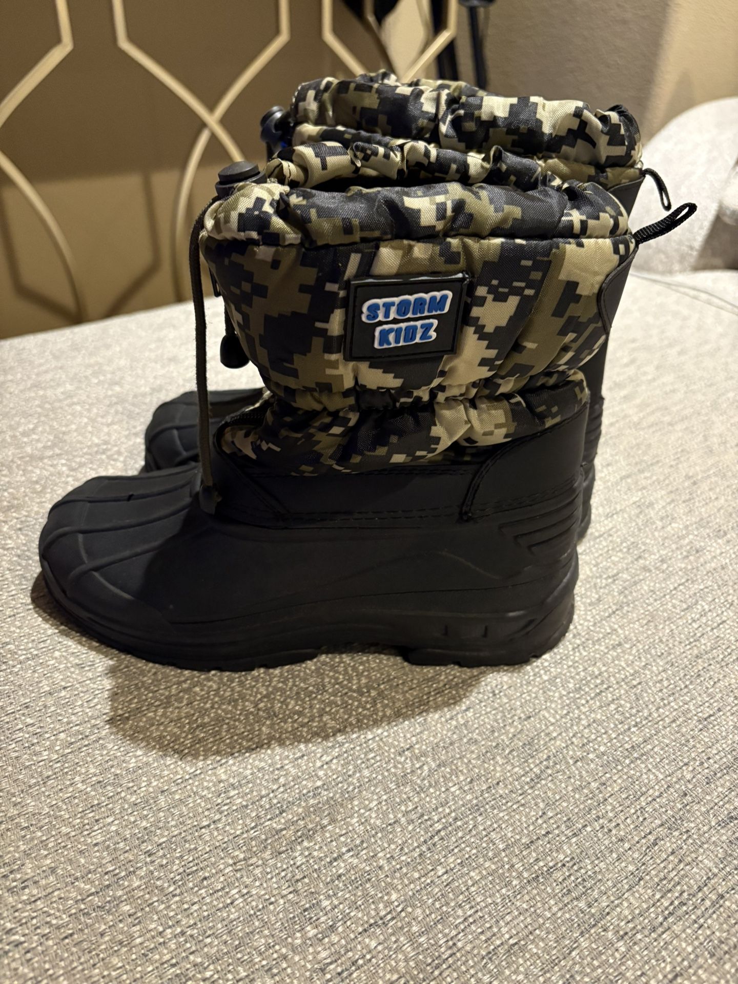 Boys Snow Boots Size 4y