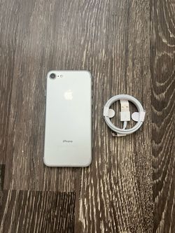 iPhone 7 UNLOCKED FOR ANY CARRIER!