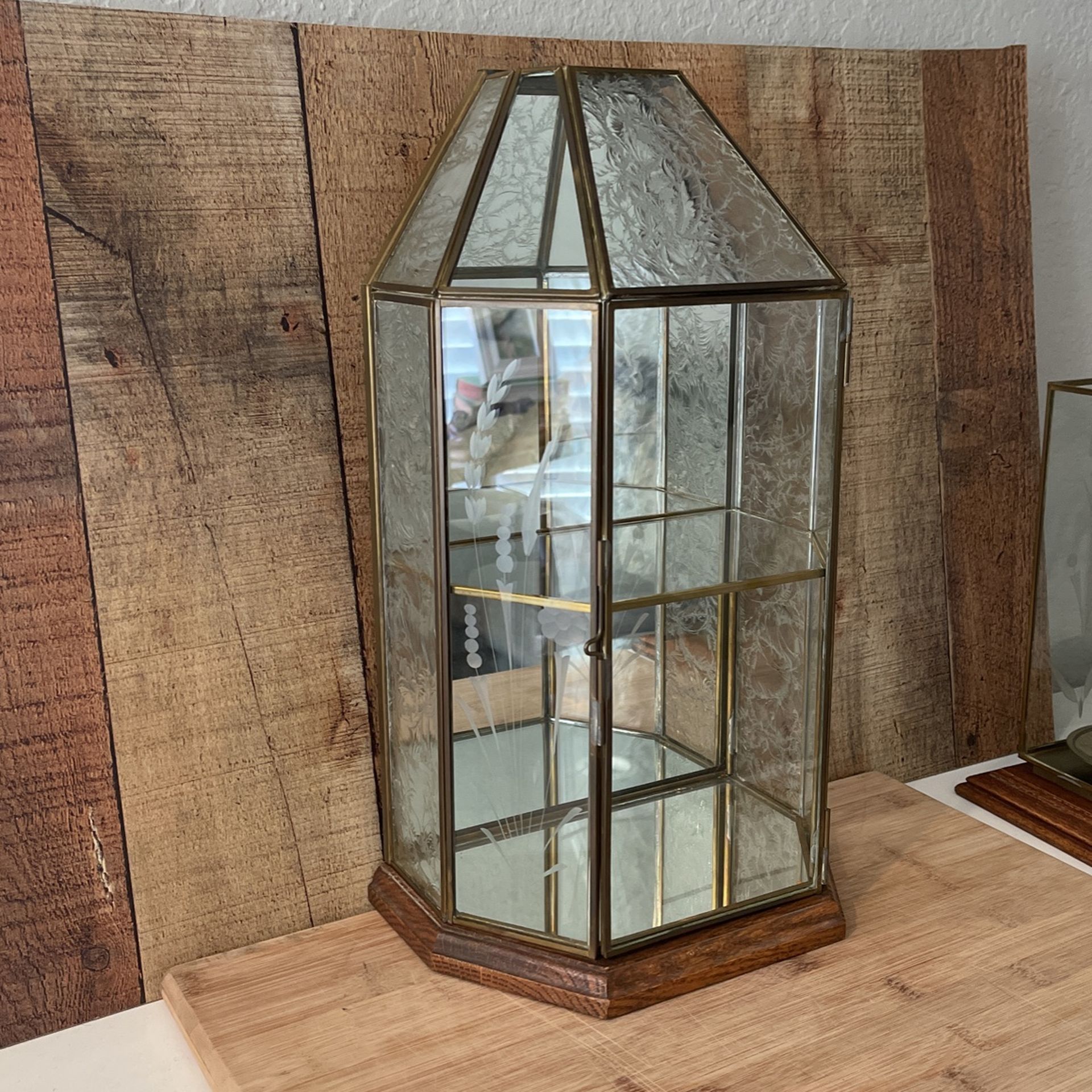 Vintage du Vonn Collection Brass And Etched Glass curio Cabinet