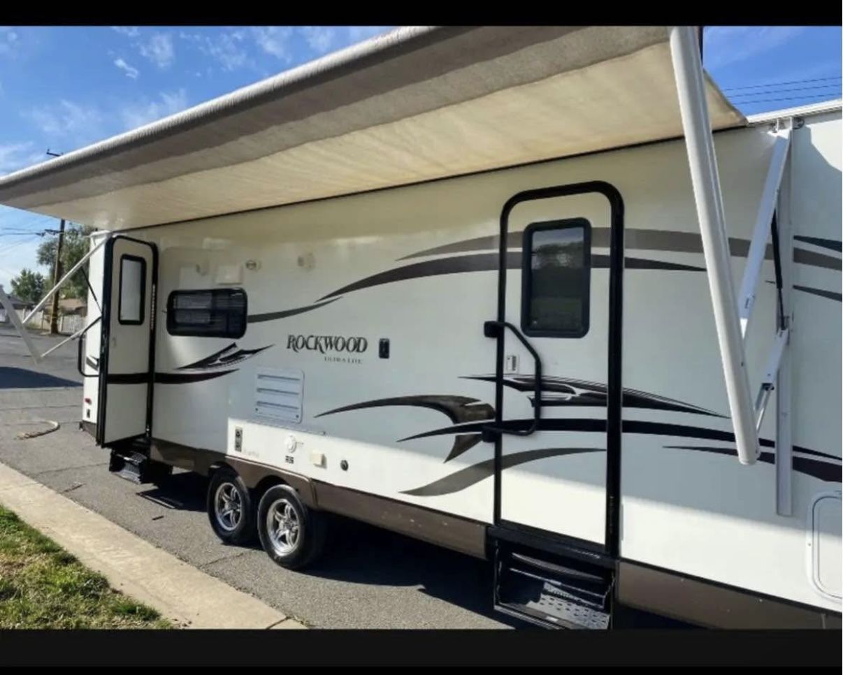 2013 Rock Wood Ultra Lite 27 Ft