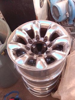 17" X 9" Chevy 2500 Heavy Duty 8 Lug 