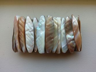 Shell bracelet. Stretch.
