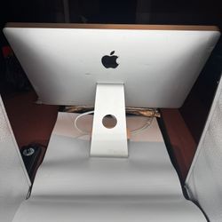 APPLE 24 Inch wide screen A1267 