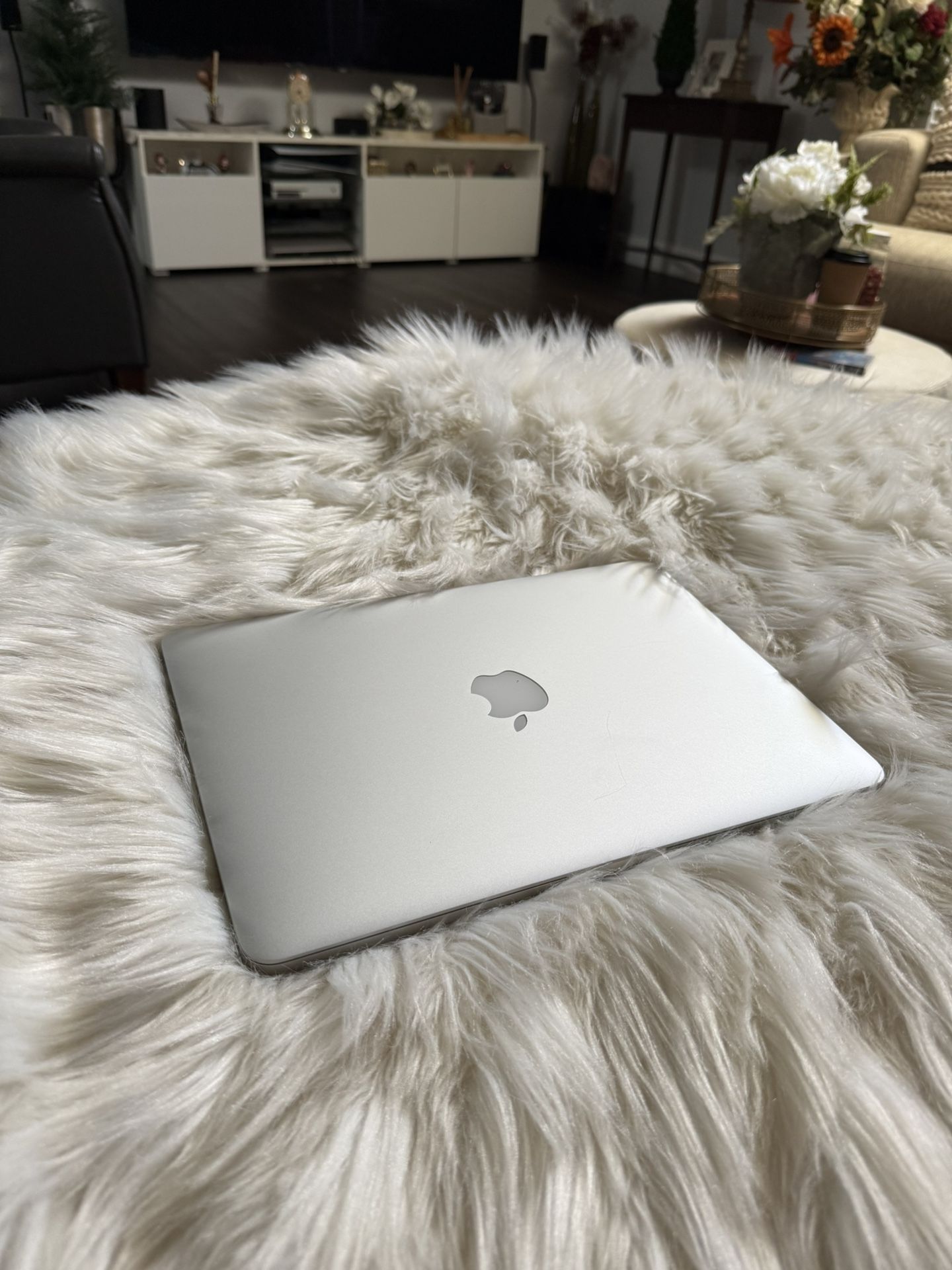 MacBook Pro 13” Retina (2015) – i5, 8GB RAM