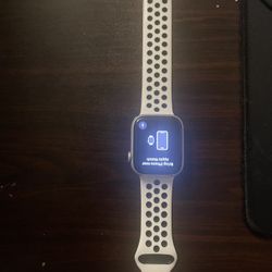 Apple Watch Series 7 LTE And GPS