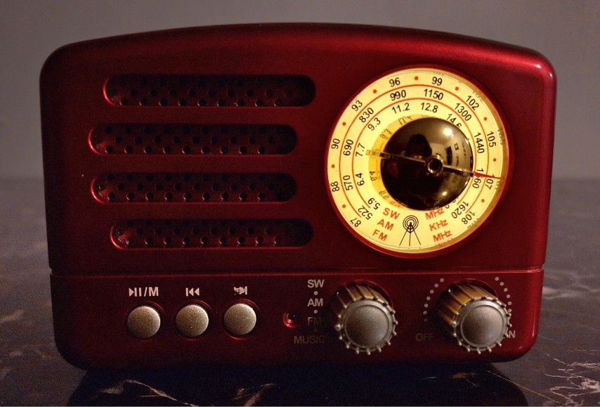 Prunus J-1600 Retro Radio β Red