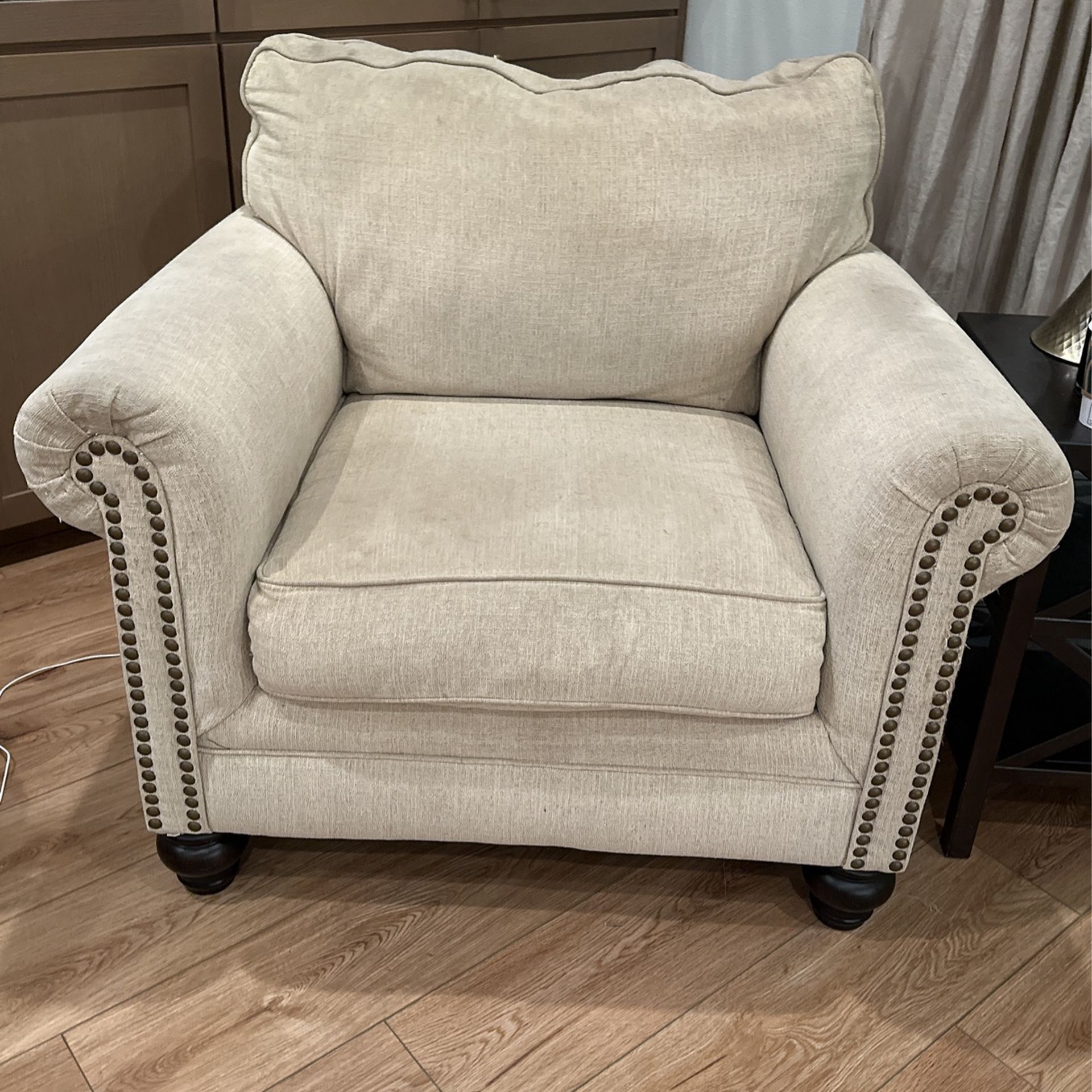 Living Room Chair for Sale in Puyallup, WA OfferUp