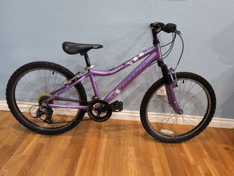 24" Fuji Dynamite 2.0 Girls Mountain Bike with 13" Aluminum Frame– 21 Speed