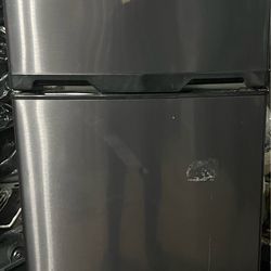 Small refrigerator in good condition