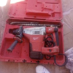 Milwaukee 13/4" SDS-MAX COMBI HAMMER W ALL BITS W CASE Need To Sell  300.0.00