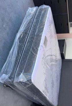 Set queen size mattress and box spring