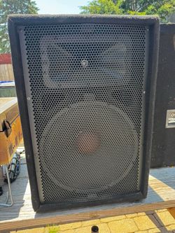 2 JBL Soundfactor 15s