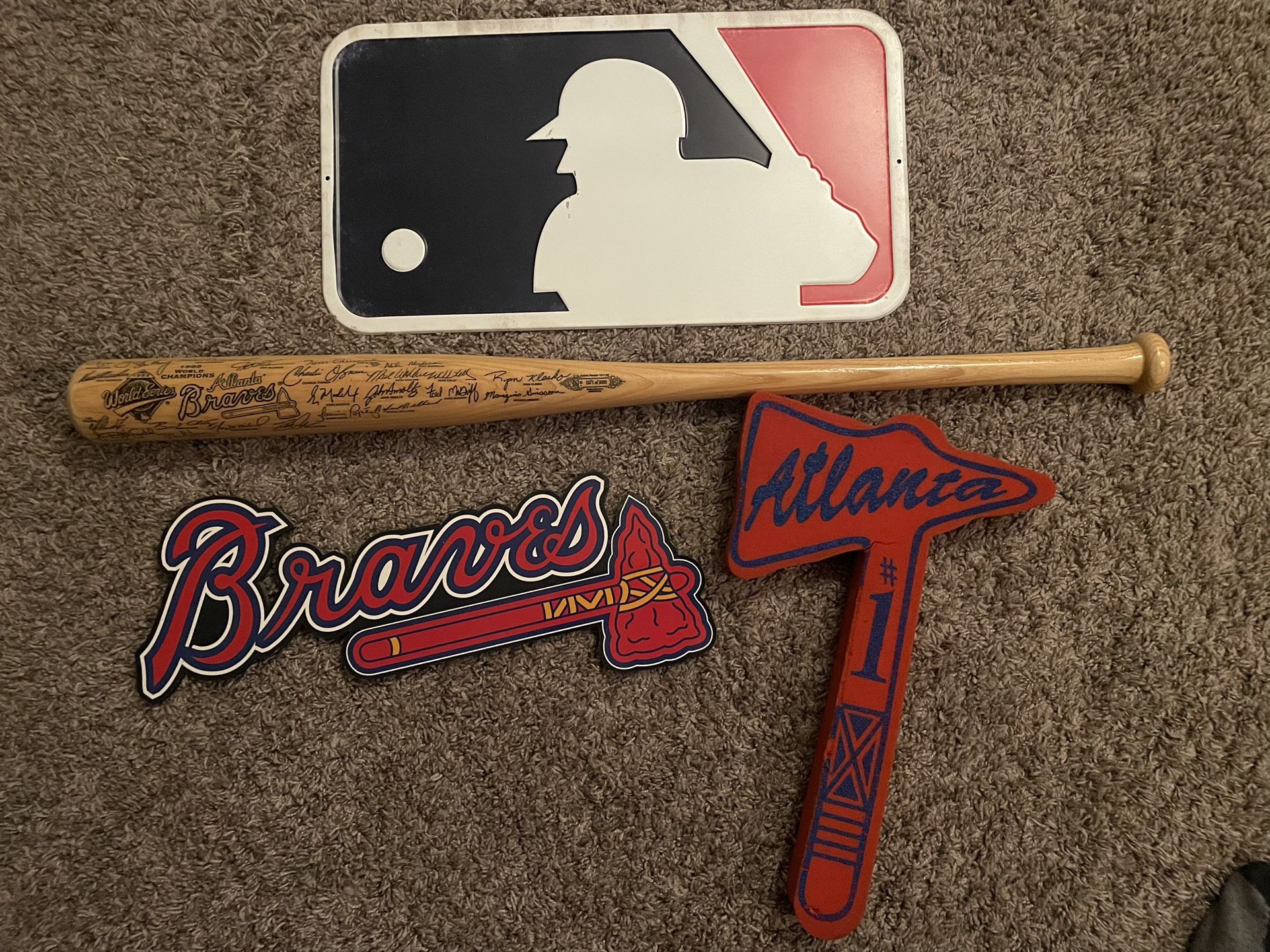 Baseball/ Atlanta Braves Memorabilia 