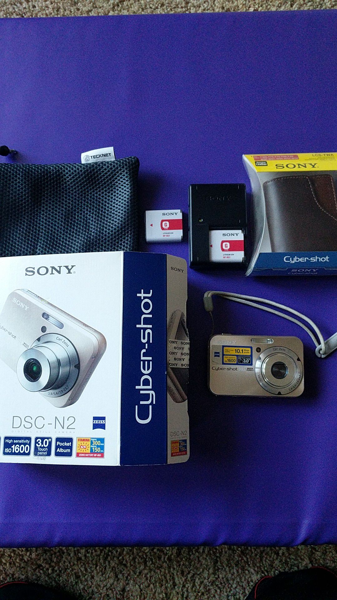 Sony DSC-N2 Digital Camera 10.1 MP bundle