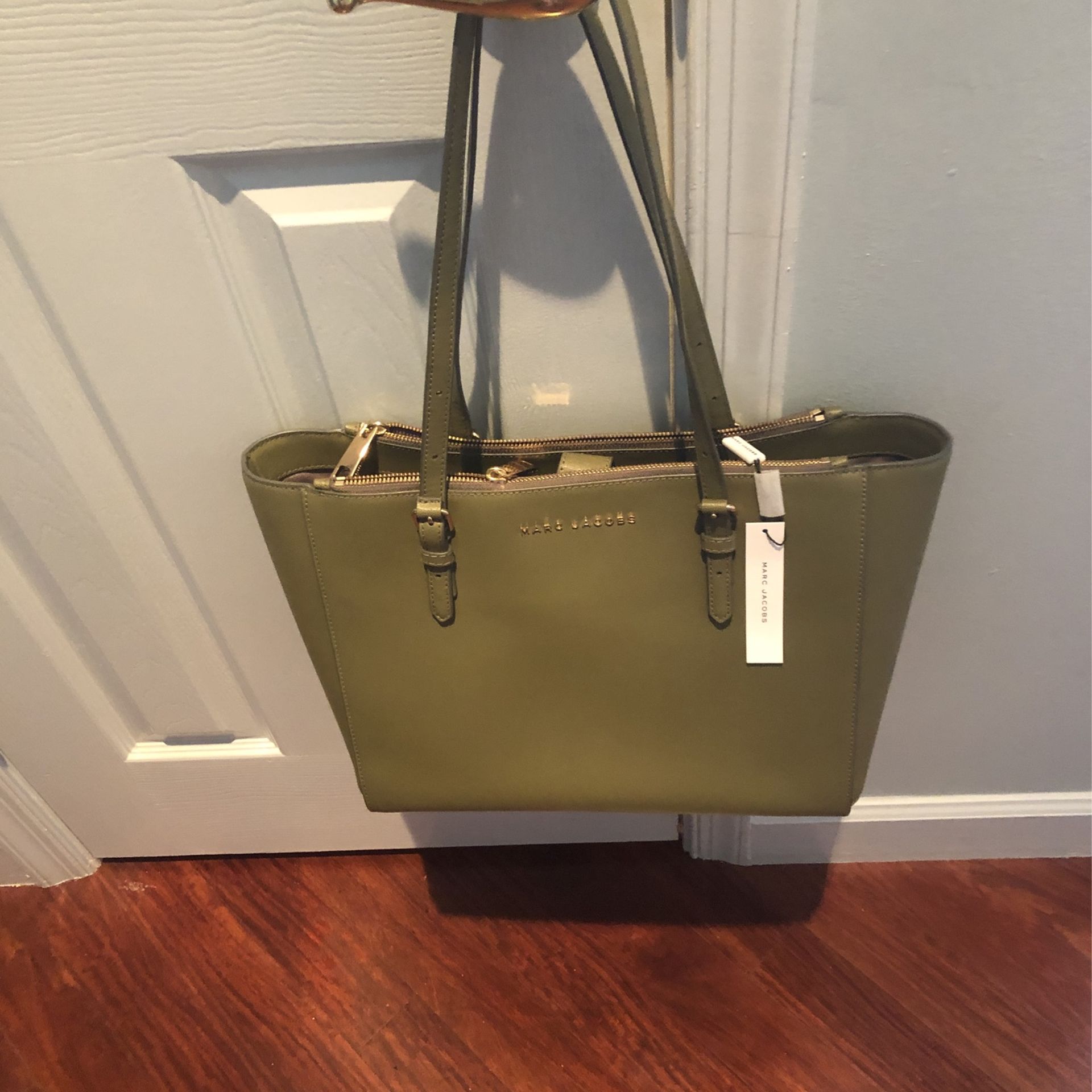 Marc Jacobs Leather Tote.NWT .