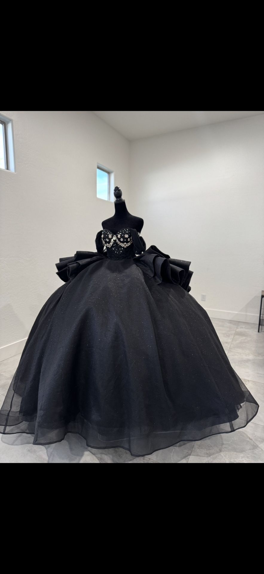 Stunning Black Moda 2000 Quinceañera Dress - Size [Could fit anyone bw 0-4] - $2,500
