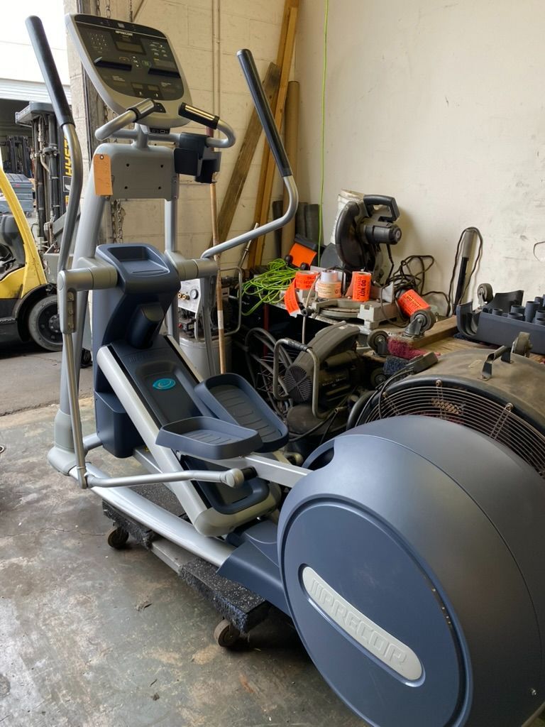 Precor 815 EFX Elliptical (Delivery Included)