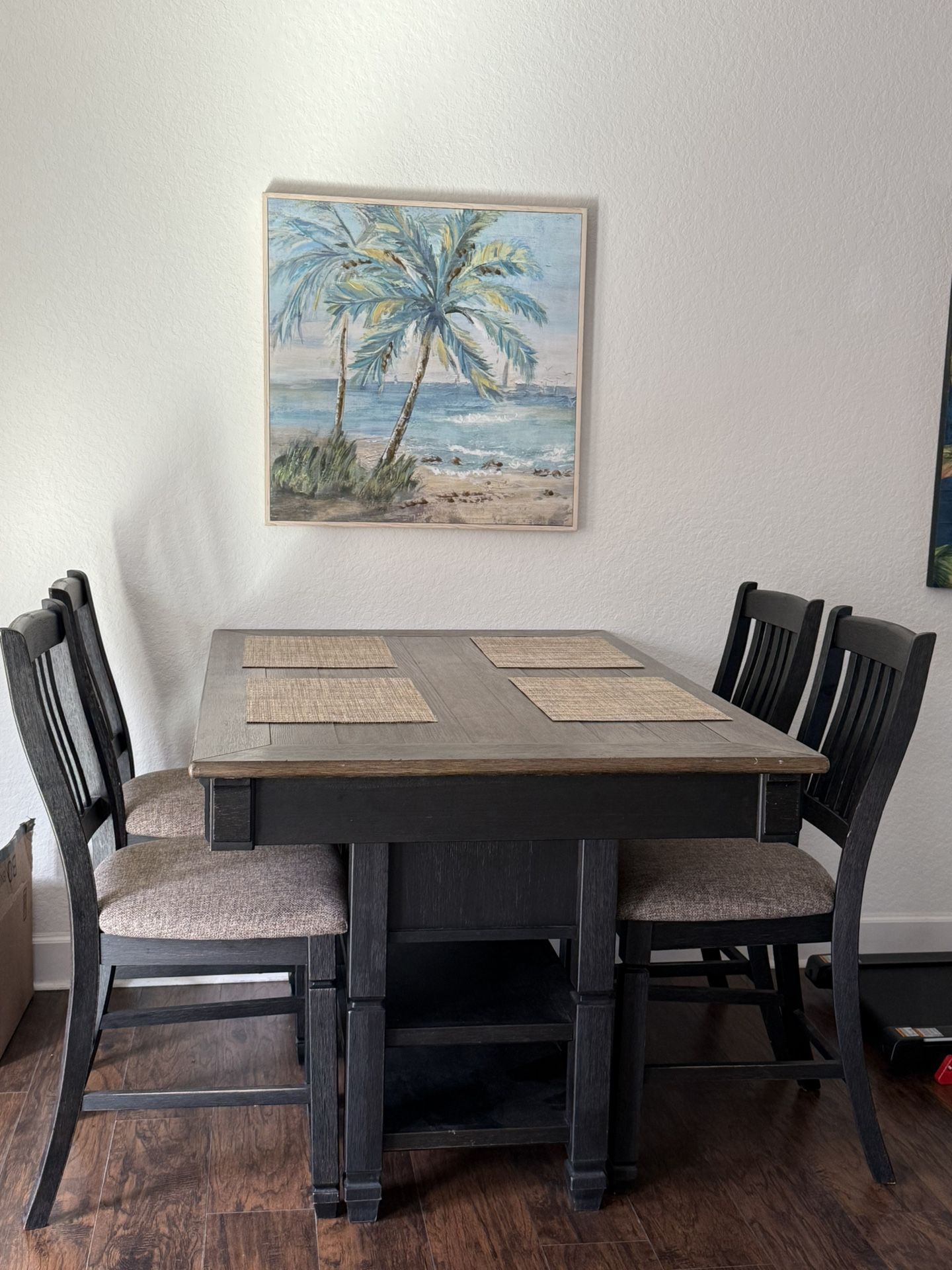 Dining Table with 4 Barstools