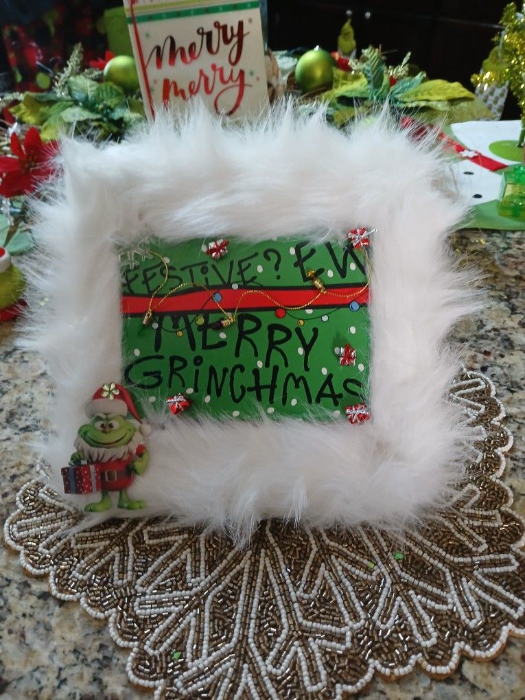 9x9 Grinch Frame Art