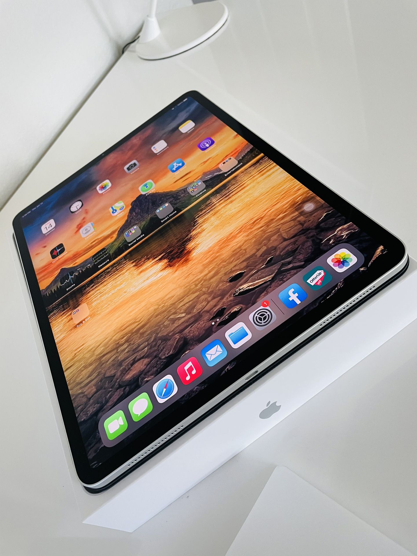 Apple iPad Pro 12.9 64Gb WiFi+cell (3rd Gen) And Wireless Keyboard ! Immaculate Condition ! No Box , Only USB Charging Cable 