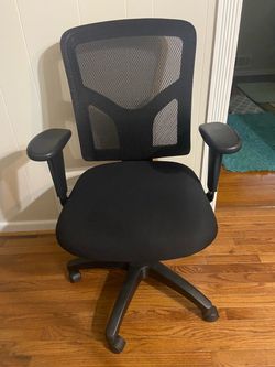 Ergonomic Black Mesh V Back Chair, Lumbar Support, Adjustable Seat and Arms (Like New)