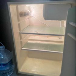 Small refrigerator /Fridgeair 
