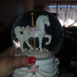 Pony Globe