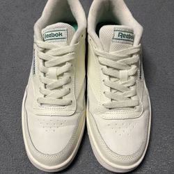 Reebok Court Advance Woman Size 9