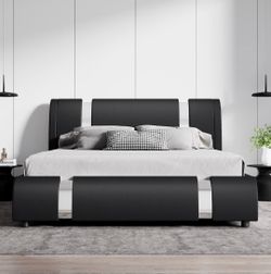 base de cama de plataforma tapizada de cuero sintético Sha Cerlin. Cuenta con un diseño contemporáneo en color negro de perfil bajo