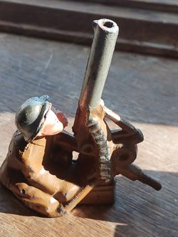 Lead TOY Soldiers Lot Of 4