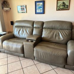 Leather Reclining Sofa W/center Console