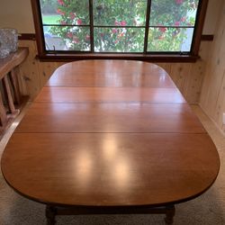 Dining Room Table & 4 Chairs (removable Leaf)