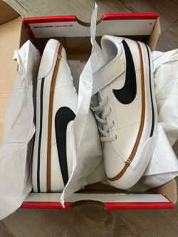 New Kids Nike Court Legacy Size 2