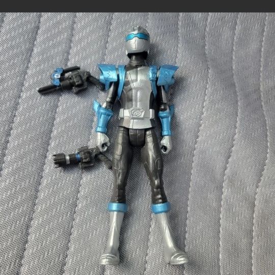 Power rangers beast morphers silver best sale ranger toy