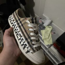  Burberry Shoes