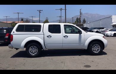 White Nissan 2014 Frontier Crew Cab