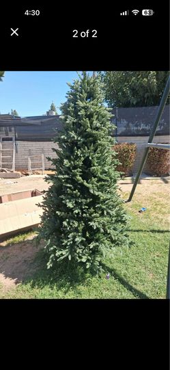 7.5ft Christmas tree has no lights