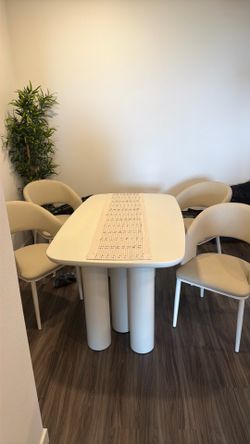 Guyii Dinning table