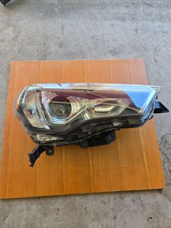 2021-2022-2023 toyota  4runner passenger side headlight