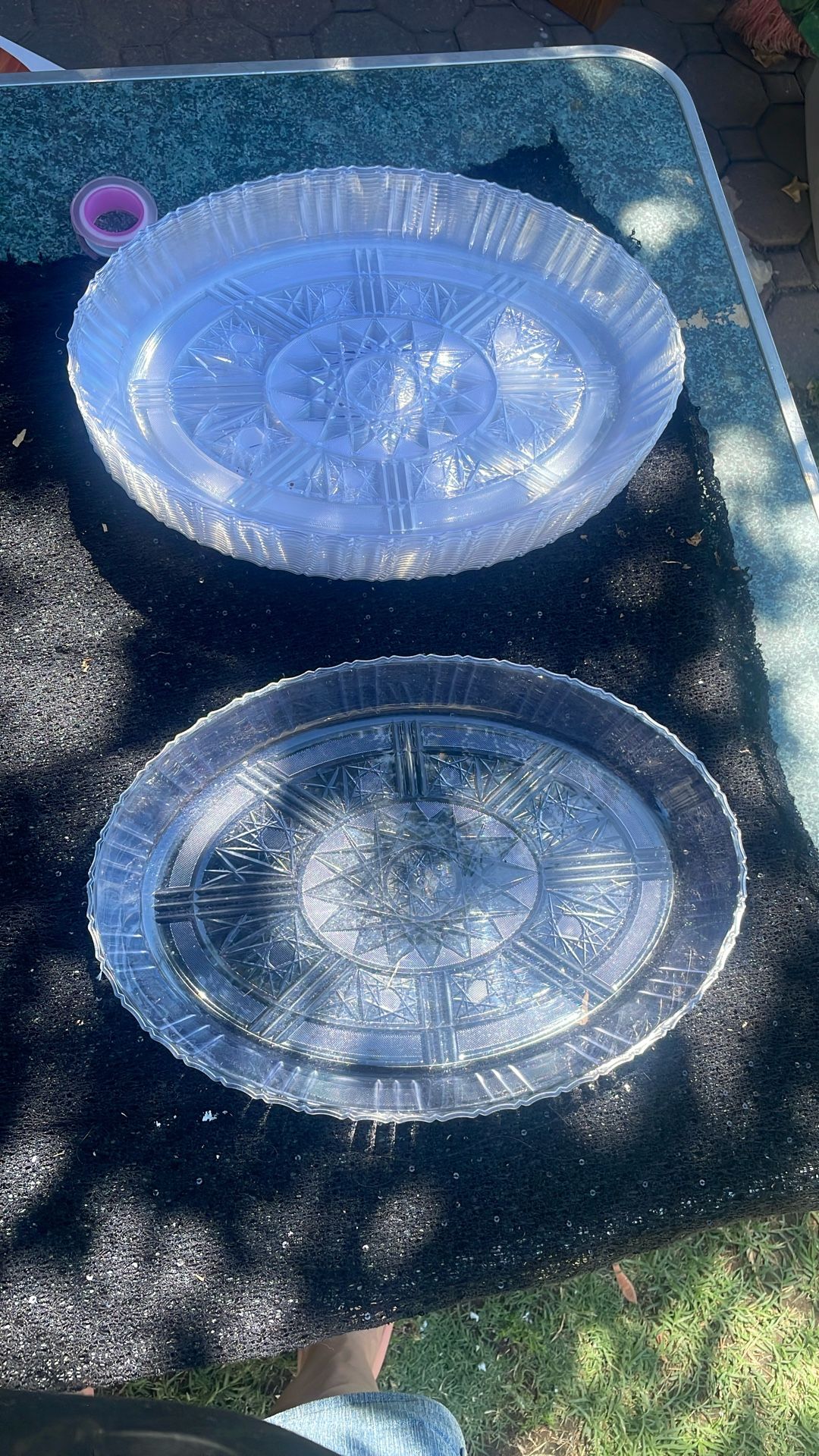 16 Oval Plastic Trays