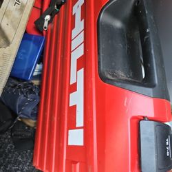 Hitting TE 7-C WITH HOLDING CONTAINER. 