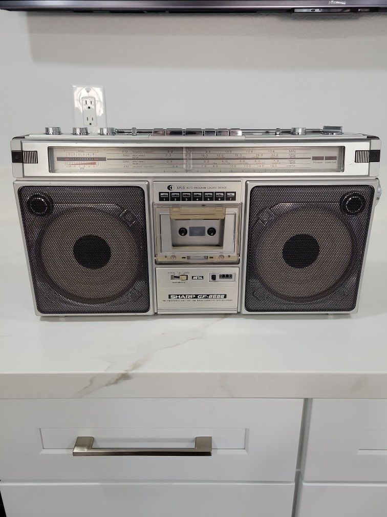 Sharp GF-8686 Boombox Vintage Radio