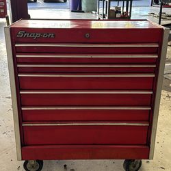 Snap On Tool Box  With Ball Bearing Drawers 