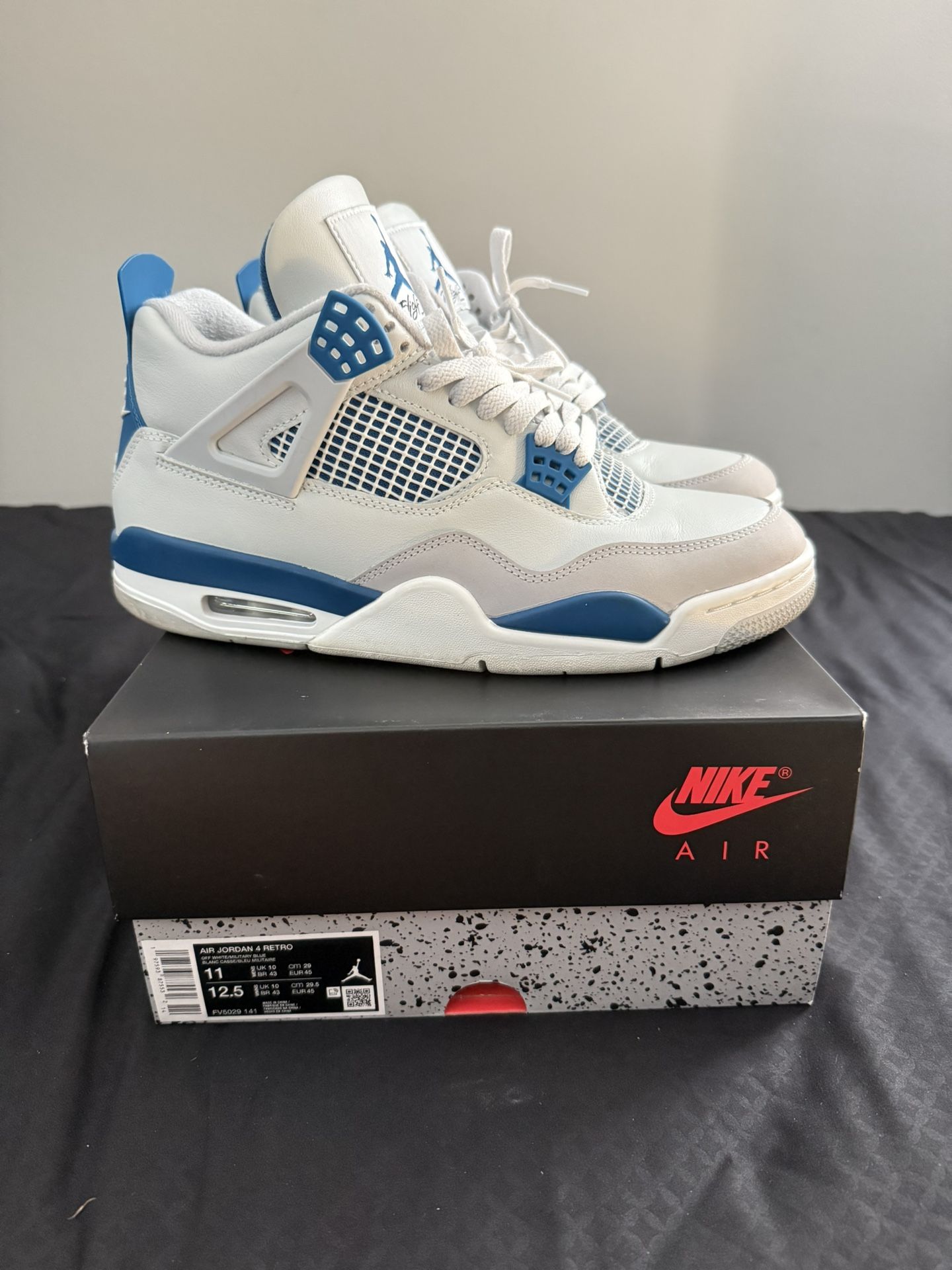Air Jordan 4 'Military Blue'