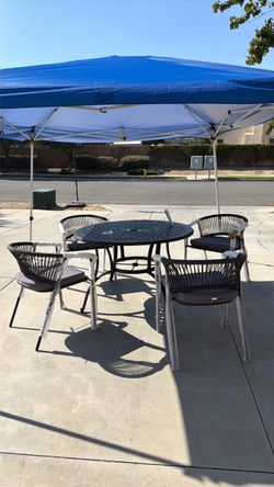 Brand new 5-piece outdoor patio dining set