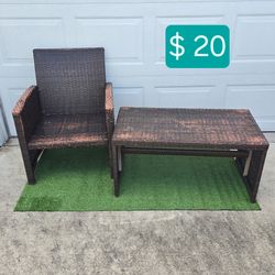 Outdoor Plastic Wicker Chair and Table
