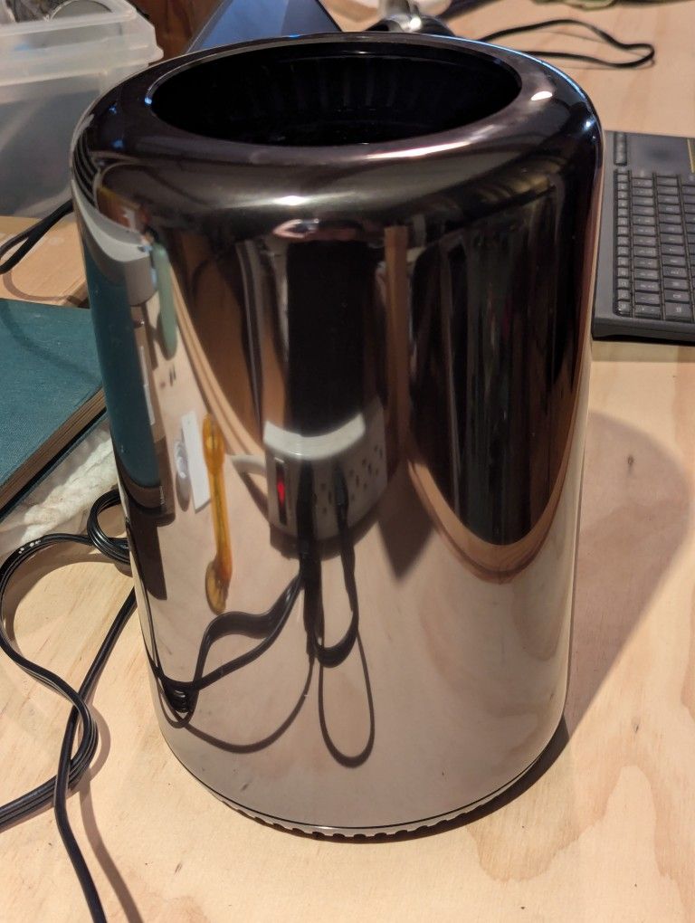 Apple Mac Pro (2013) "Trash Can"