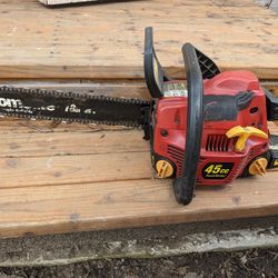 Homelite 18" Chainsaw 45cc Power stroke model UT10946D for parts or repair, runs but stalls. 