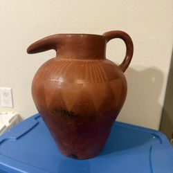 Large Southwestern / Native American–Style Ceramic Pottery Vessel