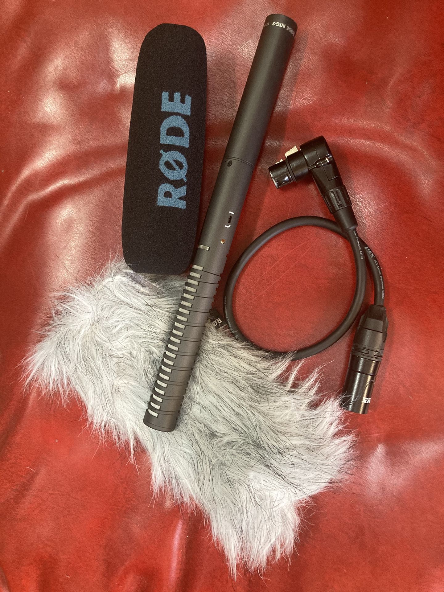 Rode NTG-2 Shotgun Condenser Dual-Power Microphone + Rode Windshield & XLR Cable
